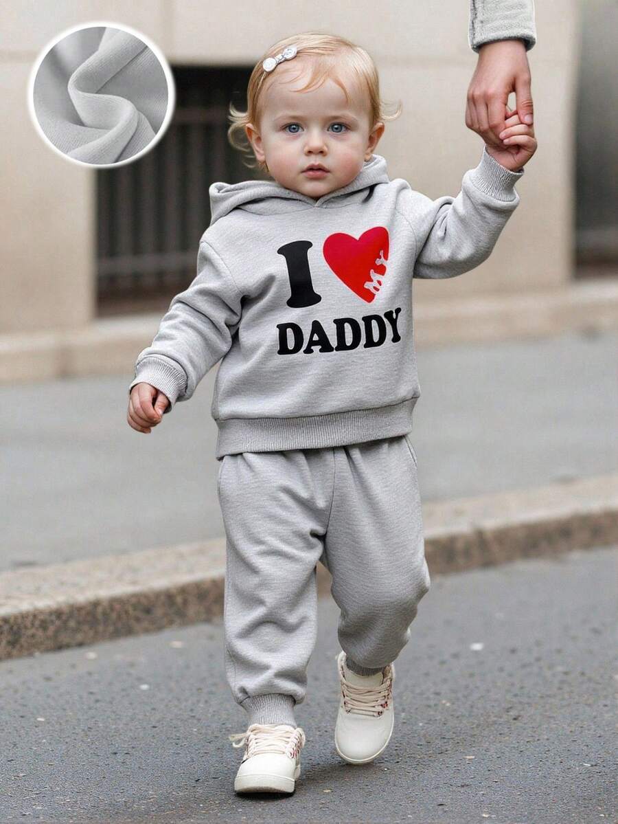 SHEIN Bộ trang phục 2 món cho bé gái, thời trang tối giản dễ thương in chữ "I LOVE DADDY" bằng vải nỉ, áo hoodie và quần dài, thích hợp cho các buổi đi chơi vào mùa thu/đông - Xám - Xem 1