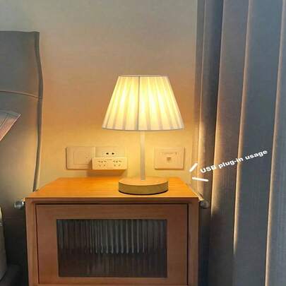 1 Đèn bàn vải xếp ly nghệ thuật có họa tiết trang trí sáng tạo, đèn LED đơn giản, cấp nguồn qua USB, làm bằng gỗ nguyên khối và vải, thích hợp cho phòng ngủ, phòng học, bàn làm việc, v.v.