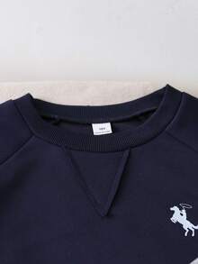 SHEIN Mirajuku 2pcs Boys Casual Solid Raglan Sleeve Sweatshirt, Gray And Navy Blue Knit Crew Neck Tops, Suitable For Outings And Homewear, Simple And Versatile