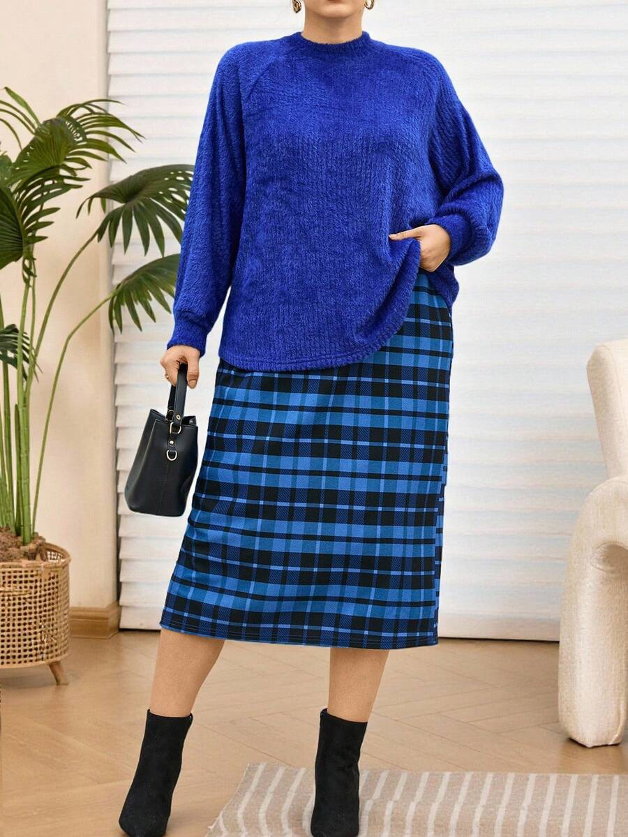 EMERY ROSE 2pcs Plus Size Women Winter Elegant Casual Street Fashion Royal Blue T-Shirt Top And Plaid Skirt 2 Pieces Set,Autumn/Winter,Going Out Outfits,2025 New Clothes,Simple And Fashionable For Everyday Wear,Christmas Outfit For Women ,New Year Clothes,Plus Size Winter Clothes, Christmas Outfit For Women ,New Year Clothes,Thanksgiving Outfit For Women , - Blue - View 1