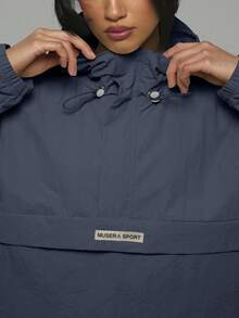 Musera Sport 尼龙半拉链口袋细节Logo连帽防风夹克，春夏皆宜，可作雨衣、徒步、运动休闲、假日节日健身冬季穿着。 - 霧霾藍 - 查看 5