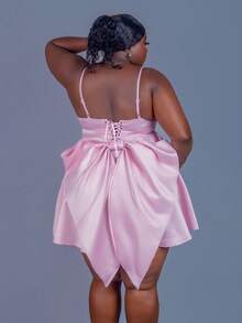 CurvyTilda Robe rose dos-nu avec nœud papillon décoratif et design dos découpé pour femme grande taille - Rose bonbon - Voir 2