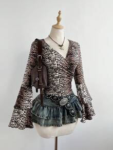 SHEIN Unity 女士短款V领褶皱腰部喇叭袖豹纹T恤，性感时尚，冬季款 - 棕色 - 查看 1