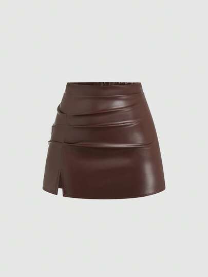 Sweetra Minifalda A-Line de piel de imitación plisada de talla grande, diseño con abertura, ajuste favorecedor