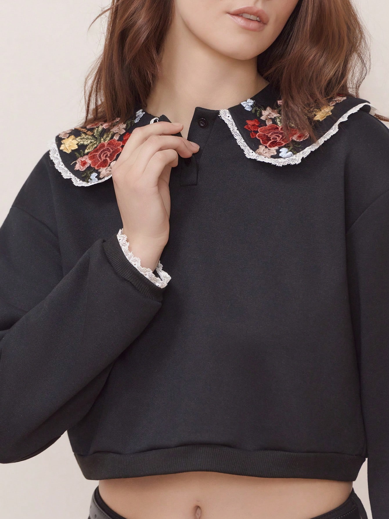 Felpa nera comoda e ampia con dettaglio del colletto in stile vintage, top casual da ufficio in stile francese, adatto per la primavera e l'estate