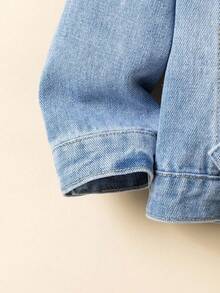 男童牛仔夹克外套，新款秋冬针织拼接连帽设计，浅蓝色水洗牛仔修身版型，做旧破洞，百搭日常休闲风，针织连帽牛仔夹克，适合多种秋冬场合穿着 - 中等水洗藍 - 查看 8