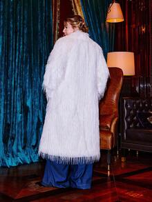 VOLUPTÉ CURVE Plus Size Winter White Faux Fur Lapel Long-Sleeve Loose Full-Length Side Pocket Elegant Coat For Parties, Going Out, Birthdays, Graduation - White - View 3
