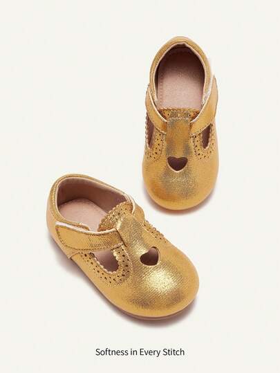 Cozy Pixies 1 Pair Princess Style Fashion Versatile Shoes, Pearlescent Hollow Heart Design, Gold Color, Suitable For Baby Girls, Spring/Summer