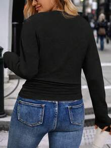 EMERY ROSE 秋冬新款休闲时尚V领褶皱下摆大码女式T恤 - 黑色 - 查看 2