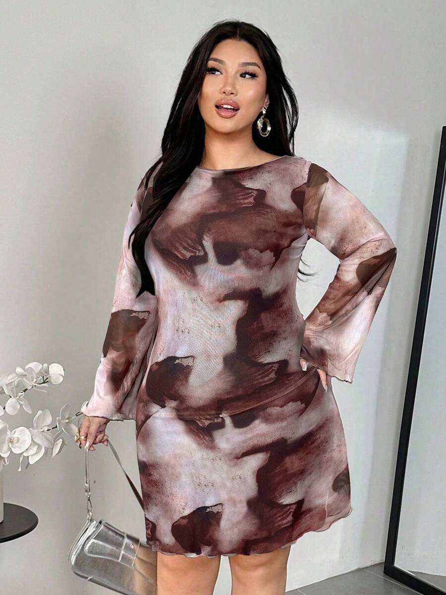 SHEIN Privé 大尺碼女款巧克力棕色紮染漸層印花露背喇叭袖迷你網紗透視洋裝,秋季優雅度假海灘休閒風 - 彩色 - 查看 1