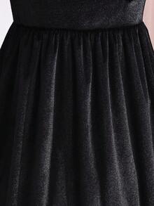 A Single-Piece Black Velvet Dress For Pre-Teen Girls Aged 8-10, Featuring A Retro Style With A Large Bow Detail, Puff Long Sleeves, And A Full Skirt. It Has A Retro And Elegant Style With Luxurious Texture, Suitable For Christmas Outfits, And Is An Exquisite And Elegant Children's Formal Dress For Autumn And Winter. - Black - View 9
