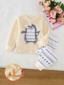 SHEIN Genkimix Kids 女童粉色3D蝴蝶结卡通企鹅刺绣长袖上衣+毛绒长袖家居服套装 - 杏色 - 查看 4