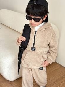 2件套男童可爱毛绒连帽卫衣和松紧腰裤套装，适合秋冬季户外活动、滑雪等。 - 卡其色 - 查看 10