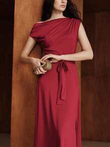 Uhlyne Women's Elegant High-Quality Burgundy Luxurious Chic Asymmetrical Shoulder Slit Fitted Slim Long Formal Dress For Party And Date - Burgundy - View 3