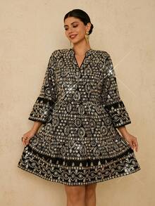 Travachic 大码女式花卉亮片V领喇叭袖优雅连衣裙 - 黑色 - 查看 8