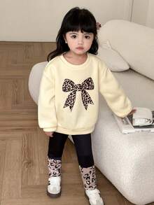 SHEIN Conjunto de chándal informal y cómodo de 2 piezas para niña, con sudadera suelta de cuello redondo con estampado de lazo y pantalones ajustados con estampado, adecuado para la escuela, el jardín, la playa, el cumpleaños, primavera, verano, otoño, invierno - Multicolor - Ver 3