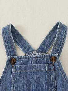 SHEIN 2 pièces/Set Pantalon salopette en jean bleu clair à la mode pour bébés garçons/unisexe avec poches et T-shirt à manches longues blanc, convient pour le printemps, l'automne, le style casual