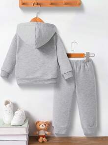 SHEIN Bộ trang phục 2 món cho bé gái, thời trang tối giản dễ thương in chữ "I LOVE DADDY" bằng vải nỉ, áo hoodie và quần dài, thích hợp cho các buổi đi chơi vào mùa thu/đông - Xám - Xem 2
