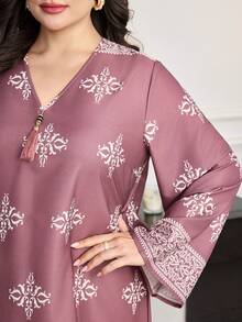 Al Najma Váy dài tay cổ chữ V in họa tiết tối giản phong cách Ả Rập cỡ lớn dành cho nữ - Bụi hồng - Xem 1