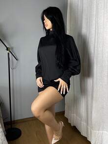 Vassilux 女式时尚高领蝙蝠袖露背紧身迷你连衣裙 - 黑色 - 查看 4