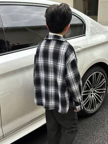 SHEIN 男童休闲韩版格子领衬衫，适合通勤、上学、日常休闲、大学郊游、运动、秋冬季节穿着，百搭 - 黑與白 - 查看 3