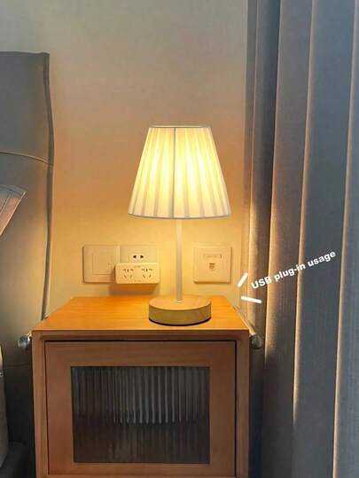 1 Đèn bàn vải xếp ly nghệ thuật có họa tiết trang trí sáng tạo, đèn LED đơn giản, cấp nguồn qua USB, làm bằng gỗ nguyên khối và vải, thích hợp cho phòng ngủ, phòng học, bàn làm việc, v.v.