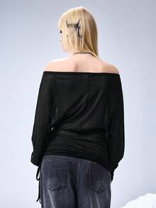 ROMWE EDITION Camiseta de manga larga con escote descubierto y estampado de silueta de cruz para mujeres, estilo romántico punk - Negro - Ver 8