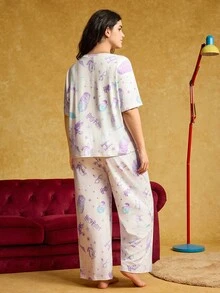 HARRY POTTER X SHEIN Plus Size Letter Print Crew Neck Short Sleeve Top And Pants Pajama Set Plus Size Pajama Set Plus Size Pjs Curve Pajamas Set Curve Pjs Loungewear Plus Size  Fall Clothes For Women Comfortable Drop Shoulder Loose Oversized Home Wear Set - White - View 2