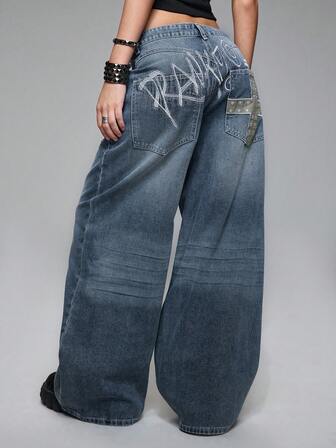 Grunge Punk Jeans femme à taille basse, coupe ample et jambes larges, avec lettres et croix brodées et effet délavé, style chic Y2K
