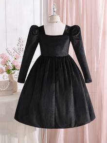 A Single-Piece Black Velvet Dress For Pre-Teen Girls Aged 8-10, Featuring A Retro Style With A Large Bow Detail, Puff Long Sleeves, And A Full Skirt. It Has A Retro And Elegant Style With Luxurious Texture, Suitable For Christmas Outfits, And Is An Exquisite And Elegant Children's Formal Dress For Autumn And Winter. - Black - View 2