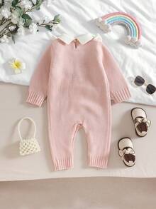 SHEIN Baby Girls' Fashion Cute Versatile Knit Sweater Jumpsuit, Ivory With Textured Fabric, Elegant And Graceful. Black Contrast Color Enhances The Refined Look. Ruffled Design Is Sweet And Adorable. Handmade Bow Decoration Adds A Luxurious Touch. For Little Princesses, Soft Fabric Gently Cares For Baby Girls' Skin, Suitable For Toddlers Learning To Walk And Crawl. Suitable For Various Occasions, Daily And Party Wear, The Luxurious Feel Is Eye-Catching And Highlights The Cute And Noble Baby Girl Baby Sweater Romper Pink Bow Baby Outfit Baby Girl Clothes Spring Fall Jumpsuit For Baby Girl Elegant Baby Casual Zipper Romper