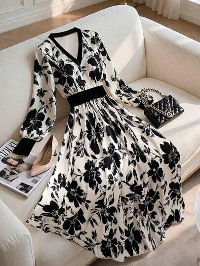 Franclia 时尚简约 V 领杏色底花卉印花连衣裙，衣领、袖口和腰部饰有黑色饰边，女式长袖中长连衣裙，适合秋冬