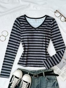 SHEIN Tween Girl Black & Gray Striped V-Neck Long Sleeve T-Shirt, Suitable For Halloween, Goth, Punk, Y2K Style, Streetwear, Vintage, Back To School, Retro, Casual, Autumn & Winter, Hip-Hop, Aesthetic Style Tight Tops Black And White Tops For Not Cropped Tight Fitted Tops Long Sleeve Tops Tight Shirts - Black - View 3