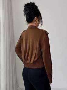 Elenzga Chaqueta utilitaria de manga larga con cuello de camisa, botones decorativos, dobladillo plisado y tirantes, color marrón chocolate, estilo retro francés elegante, minimalista y versátil, adecuada para otoño/invierno, Halloween, Navidad, Acción de Gracias, té de la tarde, reuniones familiares - Marrón Chocolate - Ver 2