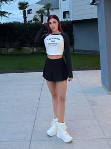 Bearsaez Camiseta Cropped Ajustada de Manga Longa com Gráfico da Califórnia em Inglês e Bloco de Cores, Gola Redonda, para Mulheres - Preto e Branco - Visão 6