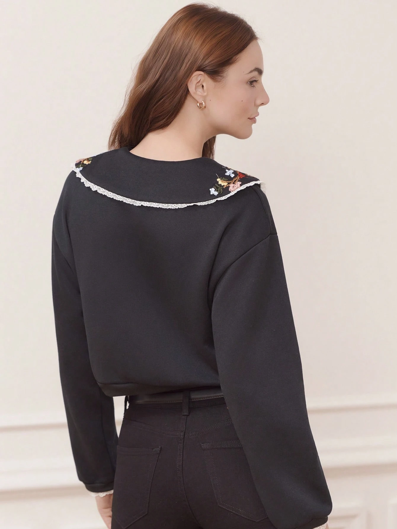 Felpa nera comoda e ampia con dettaglio del colletto in stile vintage, top casual da ufficio in stile francese, adatto per la primavera e l'estate