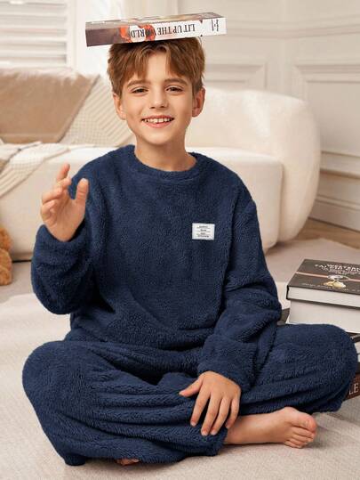 SHEIN 两件套男童简约字母刺绣圆领长袖上衣和柔软抓绒睡裤套装，舒适家居睡衣，秋冬季
