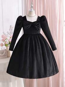 A Single-Piece Black Velvet Dress For Pre-Teen Girls Aged 8-10, Featuring A Retro Style With A Large Bow Detail, Puff Long Sleeves, And A Full Skirt. It Has A Retro And Elegant Style With Luxurious Texture, Suitable For Christmas Outfits, And Is An Exquisite And Elegant Children's Formal Dress For Autumn And Winter. - Black - View 5