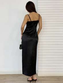 Sunnyshic Đầm dự tiệc cocktail màu đen khoét sâu bằng vải satin xẻ tà giữa bắp chân cho nữ, gợi cảm quyến rũ, thời trang cho kỳ nghỉ bãi biển, thon gọn, đa năng, mùa thu - màu đen - Xem 2