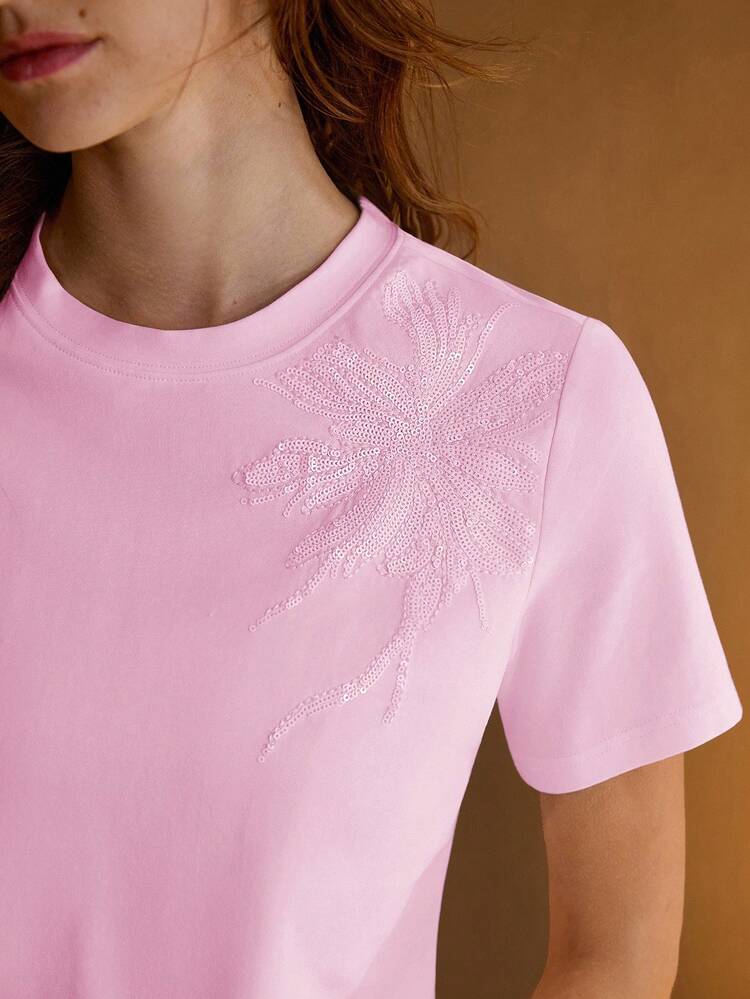 WOMEN'S CONTRAST SEQUINS EMBROIDERED FLORAL T-SHIRT
