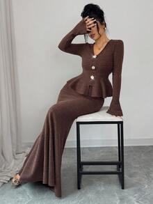 Rafferiza 1. Parte superior de punto de manga larga con cuello redondo minimalista y de alta gama con botón de rosa para mujer, falda larga con dobladillo de sirena de piel sintética cálida, conjunto de 2 piezas adecuado para reuniones de hermanas, cena formal, atuendo de fiesta