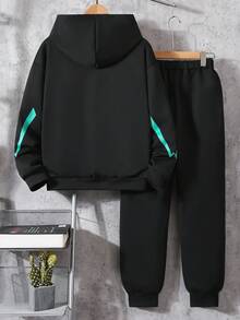 Vacaura 男童两件套运动服，青少年户外休闲运动秋冬波士顿字母闪电图案印花连帽衫+运动裤套装 - 黑色 - 查看 2