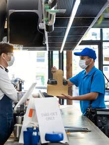 15 PCS Dual Cup Kraft Drink Carrier Disposable Takeout Tray For Simultaneous Hot Cold Beverages Ideal For Coffee Shops Cafes And Food Trucks