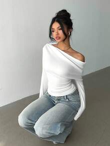 Aloruh 95%纯棉女士休闲不对称肩部长袖T恤，纯色扭结设计。适合日常穿着、通勤、居家、叠穿。优雅百搭，是秋冬季节、约会、通勤和正式场合的理想之选。秉承长远设计理念，打造持久品质和经典风格。 - 白色 - 查看 5