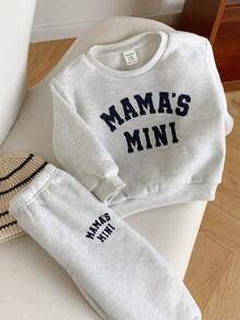 SHEIN 2件套婴儿男女宝宝可爱字母印花长袖卫衣和松紧腰裤套装，男女宝宝通用服装，婴儿冬季服装