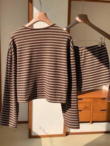 Comfortcana Set casual da 2 pezzi da donna con top a maniche lunghe a spalle scoperte e scollo tondo a righe e pantaloncini, monopetto