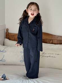 Dazy Kids Bộ đồ ngủ dài tay thêu họa tiết kẻ caro và quần dài cho bé gái, trang phục mùa thu cho bé gái - Màu xanh hải quân - Xem 6