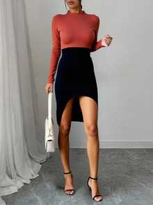 Vestido de punto de dos tonos con abertura en pierna, manga larga y ajuste favorecedor, ideal para oficina o evento casual. Midi - Cobre - Ver 1