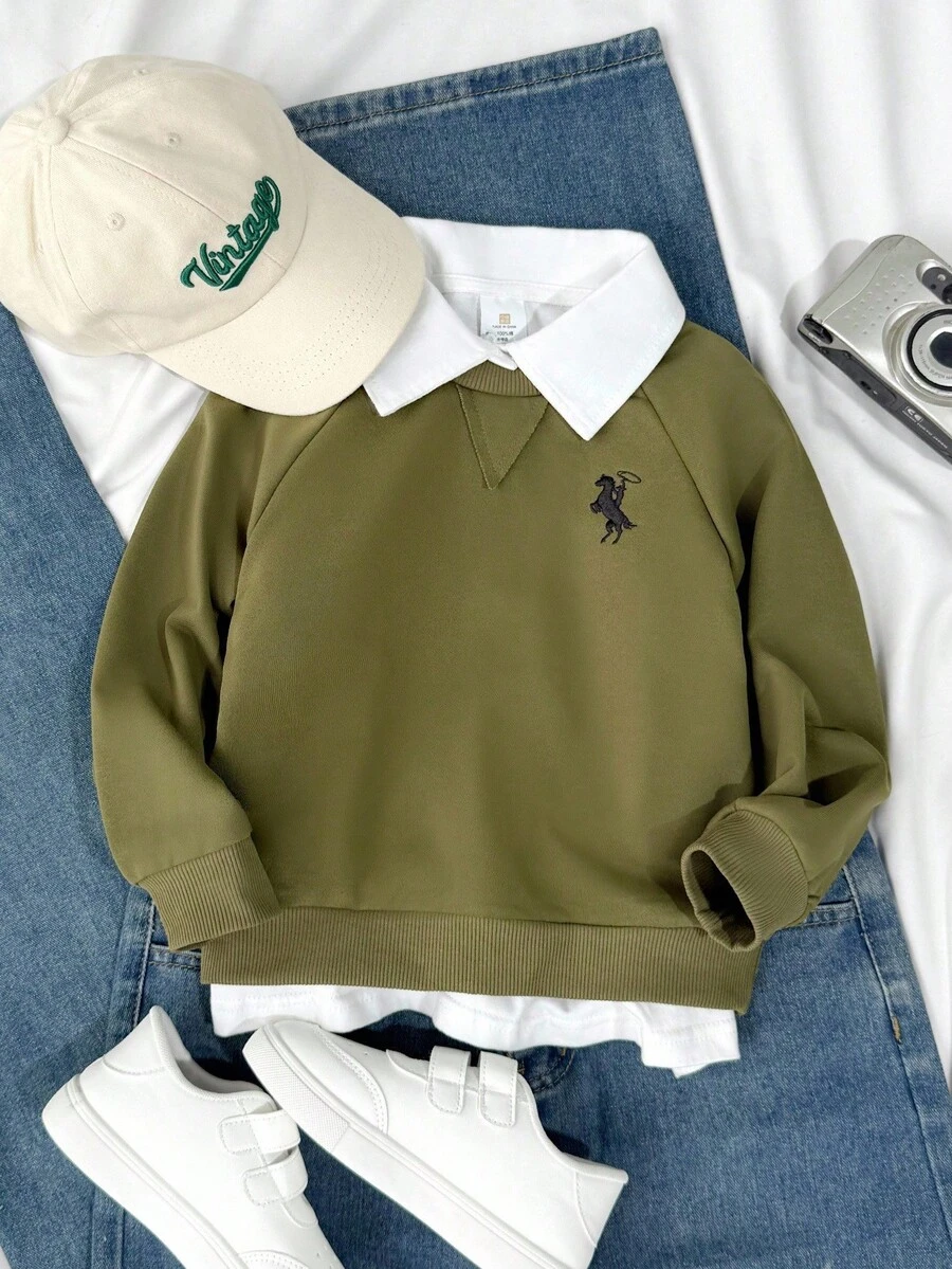 SHEIN Genkimix Kids Moletom Infantil Masculino de Manga Raglan Verde Militar com Gola Redonda e Bordado, Top Casual Esportiva para Uso Diário, Elegante para Primavera/Outono - Verde Militar - Visão 1