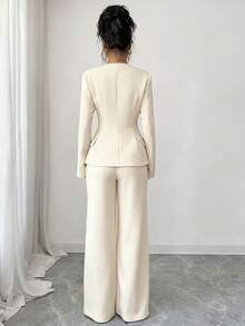 Elenzga 两件套女士西装，面料梯形领，前襟金属纽扣，A字下摆，插袋长袖衬衫+直筒裤，纯色优雅，适合办公室通勤、街头穿搭、秋冬时尚、百搭商务休闲、感恩节下午茶聚会、返校季等场合。 - 杏色 - 查看 2